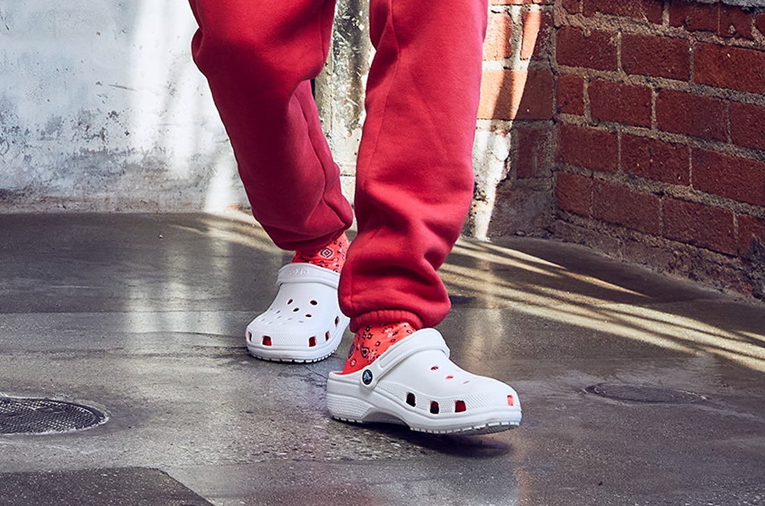 10001-100_CLASSIC_CLOG_CROCTOBER_FH20_OF_ADAM_0164_1_ – Crocs Sandals Collection for Comfort and Style