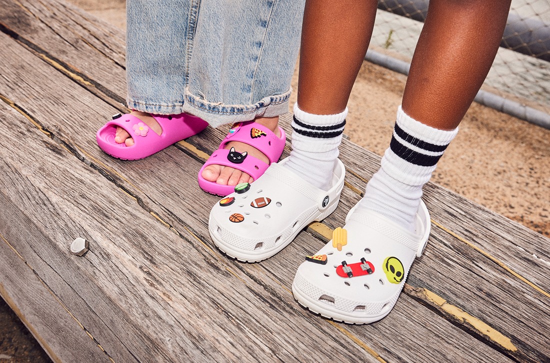 S1_2024_Evergreen_Knee-Down_Group_1958 – Crocs Sandals Collection for Comfort and Style